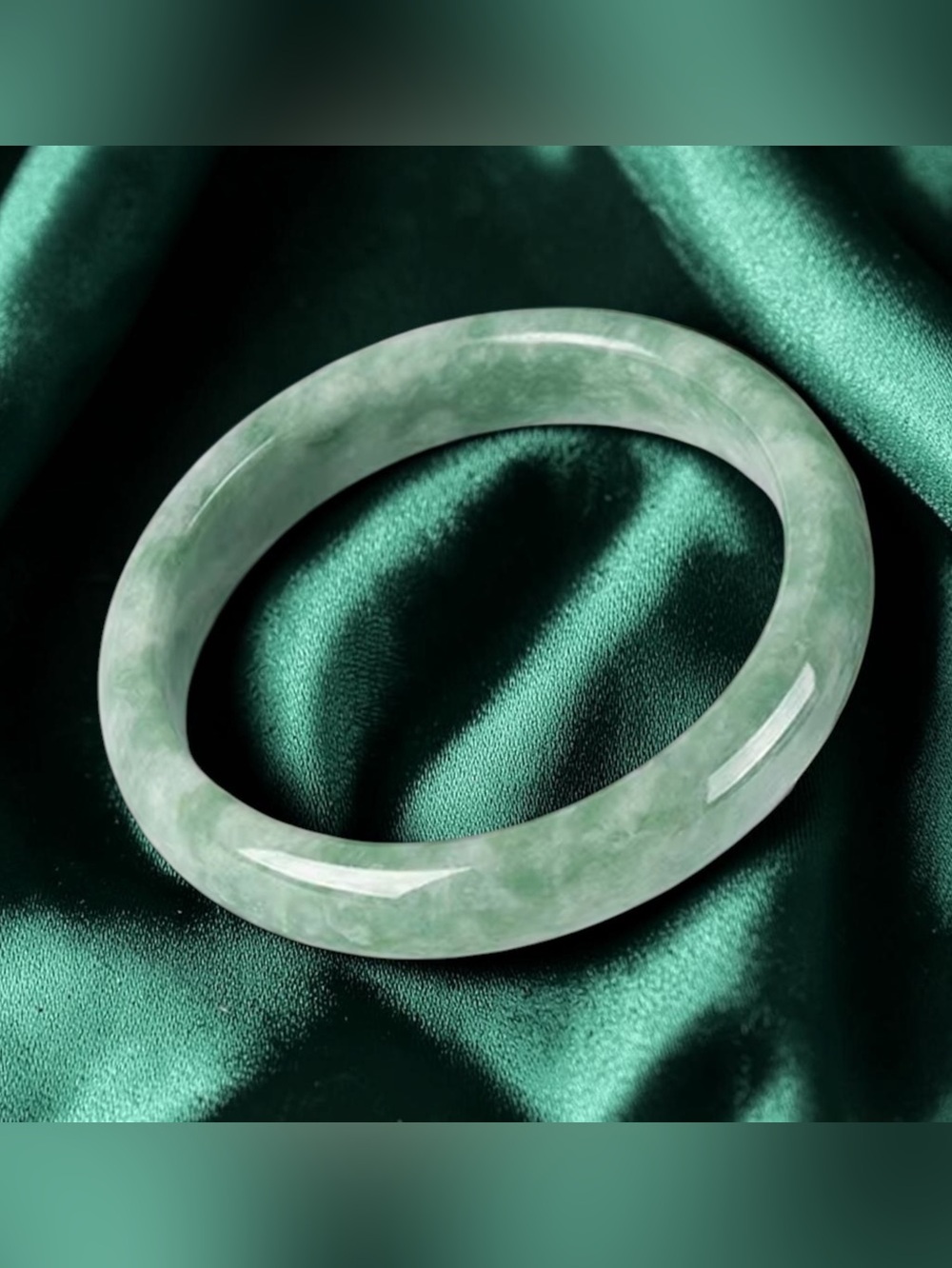 Green Jade Bangle Bracelet — Elegant Women's Gemstone Jewelry
